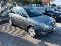 Usado Lancia Ypsilon 69 HP (50 kW) 2006 Cinzento Citadino