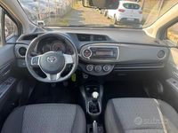 Usata Toyota Yaris Lounge 69 CV (50 kW) 2013 Bianco Utilitaria