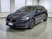 Usata Volvo V40 Business Edition 120 CV (88 kW) 2019 Blu metallizzato Berlina