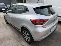 Usado Renault Clio V 101 HP (74 kW) 2023 Cinzento Sedan