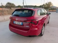 Usata Fiat Tipo Easy 95 CV (69 kW) 2019 Rosso Station wagon