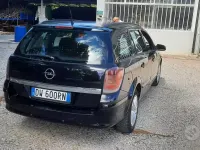 Usata Opel Astra 110 CV (80 kW) 2009 Nero Station wagon