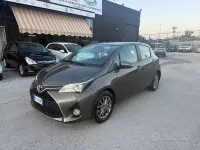 Usata Toyota Yaris Lounge 69 CV (50 kW) 2017 Grigio Berlina