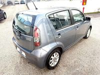 Usata Daihatsu Sirion HIRO 91 CV (66 kW) 2009 Grigio scuro Utilitaria