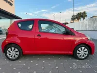 Usata Toyota Aygo Active 68 CV (50 kW) 2012 Rosso Utilitaria