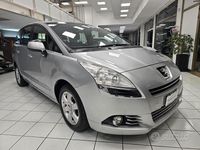 Usata Peugeot 5008 Premium 112 CV (82 kW) 2010 Grigio Monovolume