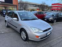 Usata Ford Focus Ghia 101 CV (74 kW) 2001 Grigio Berlina