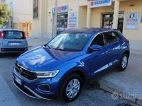 Usata VW T-Roc Life 110 CV (80 kW) 2022 Blu SUV
