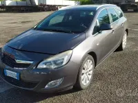 Usata Opel Astra Cosmo 125 CV (91 kW) 2011 Grigio Station wagon