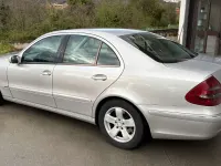 Usata Mercedes E220 Elegance 150 CV (110 kW) 2003 Argento Berlina