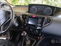 Usata Lancia Ypsilon Silver 69 CV (50 kW) 2016 Grigio Utilitaria