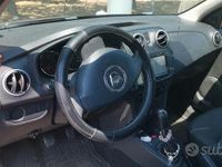 Usata Dacia Sandero Lauréate 75 CV (55 kW) 2015 Nero Berlina