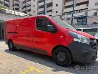 Usata Opel Vivaro Edition 140 CV (102 kW) 2016 Rosso Monovolume