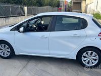 Usata Peugeot 208 68 CV (50 kW) 2015 Bianco Utilitaria