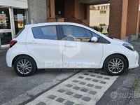 Usata Toyota Yaris Lounge 69 CV (50 kW) 2016 Bianco Utilitaria