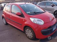 Usado Citroën C1 68 CV (50 kW) 2006 Rojo Utilitario