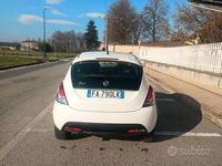 Usata Lancia Ypsilon 60 CV (44 kW) 2015 Bianco Utilitaria