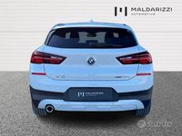 Usata BMW X2 Efficient Dynamics 220 CV (161 kW) 2023 Alpinweiss iii pastello SUV