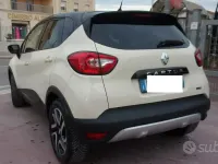 Usata Renault Captur Intens 90 CV (66 kW) 2017 Beige SUV