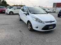 Usata Ford Fiesta 90 CV (66 kW) 2010 Bianco Berlina