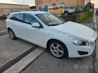 Usata Volvo V60 Summum 115 CV (84 kW) 2012 Bianco Station wagon