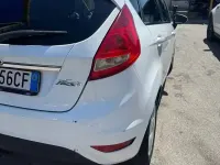 Usata Ford Fiesta 75 CV (55 kW) 2011 Bianco Berlina