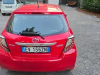 Usata Toyota Yaris Lounge 69 CV (50 kW) 2014 Rosso Utilitaria