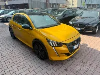 Usata Peugeot 208 GT-line 101 CV (74 kW) 2021 Senape Utilitaria