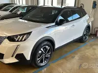 Usata Peugeot e-2008 GT 56 kW (77 CV) 2023 Bianco SUV