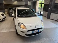 Usata Fiat Punto Lounge 70 CV (51 kW) 2014 Bianco Utilitaria