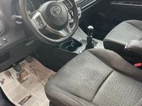 Begagnad Toyota Yaris Lounge 90 HK (66 kW) 2011 Grå Halvkombi