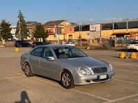 Usata Mercedes E220 150 CV (110 kW) 2004 Grigio Berlina