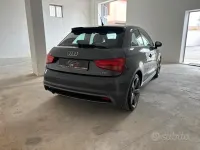 Usado Audi A1 Ambition 105 CV (77 kW) 2011 Gris Utilitario