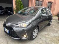 Usata Toyota Yaris Active 69 CV (50 kW) 2017 Grigio Berlina