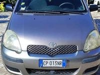 Usata Toyota Yaris 65 CV (47 kW) 2004 Grigio Utilitaria