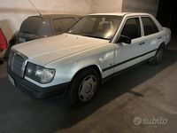 Usata Mercedes E250 1989 Bianco Berlina