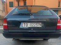 Usata Mercedes 200 122 CV (89 kW) 1989 Nero Station wagon