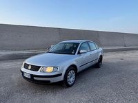 Usata VW Passat 110 CV (80 kW) 2000 Grigio Berlina