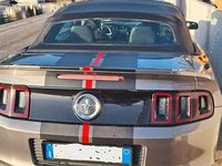 Usata Ford Mustang Convertible 379 CV (278 kW) 2013 Grigio Cabrio