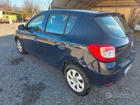 Usata Dacia Sandero Lauréate 75 CV (55 kW) 2014 Blu Berlina