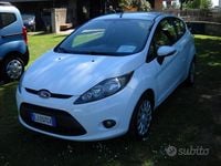 Usata Ford Fiesta Titanium 82 CV (60 kW) 2011 Bianco Berlina