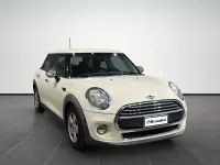 Usata Mini ONE 102 CV (75 kW) 2017 Alpine white Utilitaria