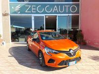 Usata Renault Clio V SE 67 CV (49 kW) 2023 Arancione Berlina