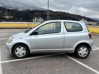 Usata Toyota Yaris Sol 69 CV (50 kW) 2002 Grigio Berlina