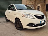 Usado Lancia Ypsilon 69 CV (50 kW) 2017 Blanco Utilitario