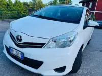 Usata Toyota Yaris Lounge 69 CV (50 kW) 2013 Bianco Utilitaria