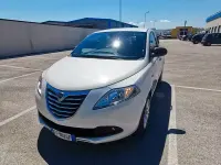 Usado Lancia Ypsilon Silver 69 HP (50 kW) 2016 Branco Citadino