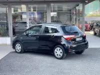 Usata Toyota Yaris Hybrid 73 CV (53 kW) 2018 Nero Berlina