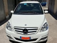 Usata Mercedes 200 140 CV (102 kW) 2011 Bianco Monovolume