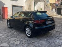 Usado Audi A3 Ambition 110 CV (80 kW) 2016 Negro Berlina